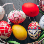 10 простых способов необычно украсить яйца к Пасхе