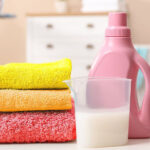 Стоит ли стирать полотенца отдельно от других вещей
