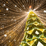 Чем украсить верхушку новогодней елки: 10 необычных идей