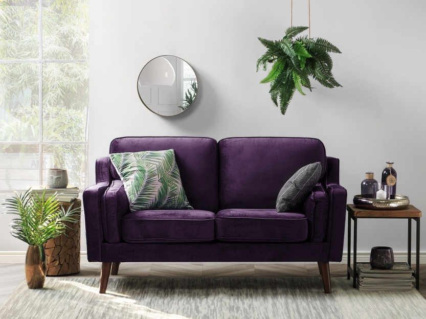 фиолетовый диван