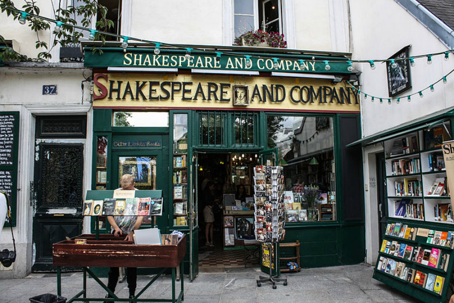 магазин «Шекспир и компания» в Париже