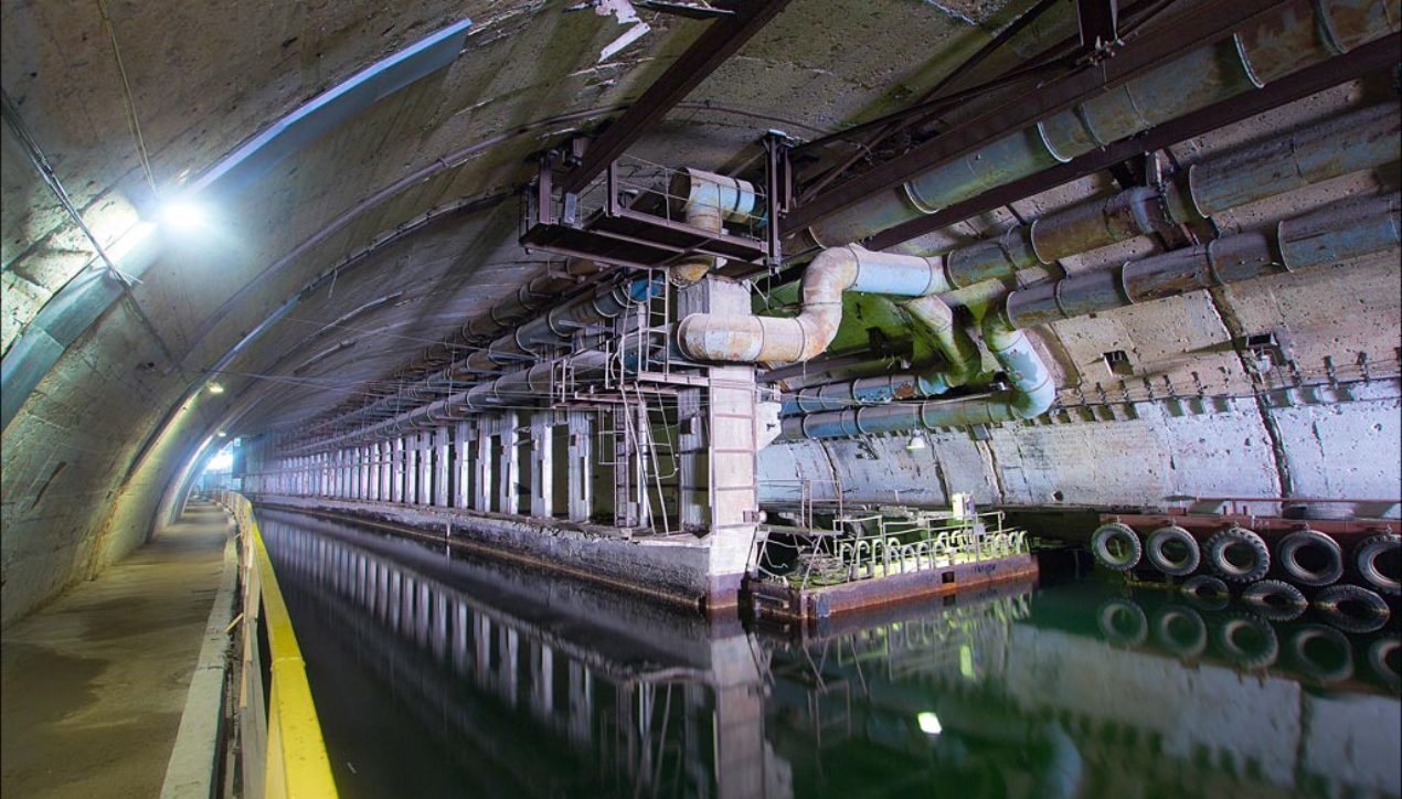 Подводные лодки в крыму. Балаклава подземная база подводных лодок. Балаклава Крым база подводных лодок. Музей база подводных лодок в Балаклаве. Объект 825 ГТС подземная база подводных кораблей в Балаклаве.