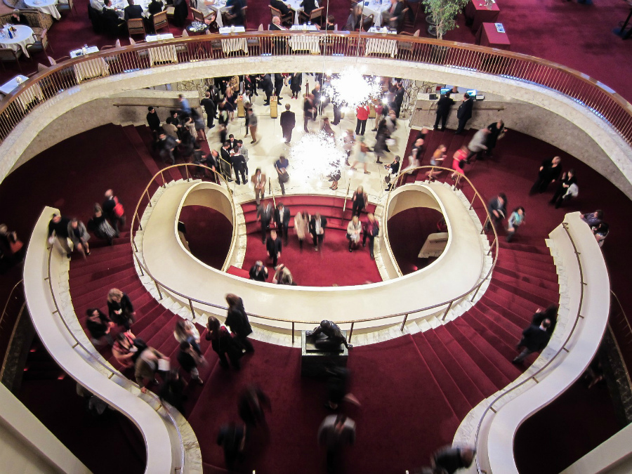 холл Метрополитен-оперы в Нью-Йорке