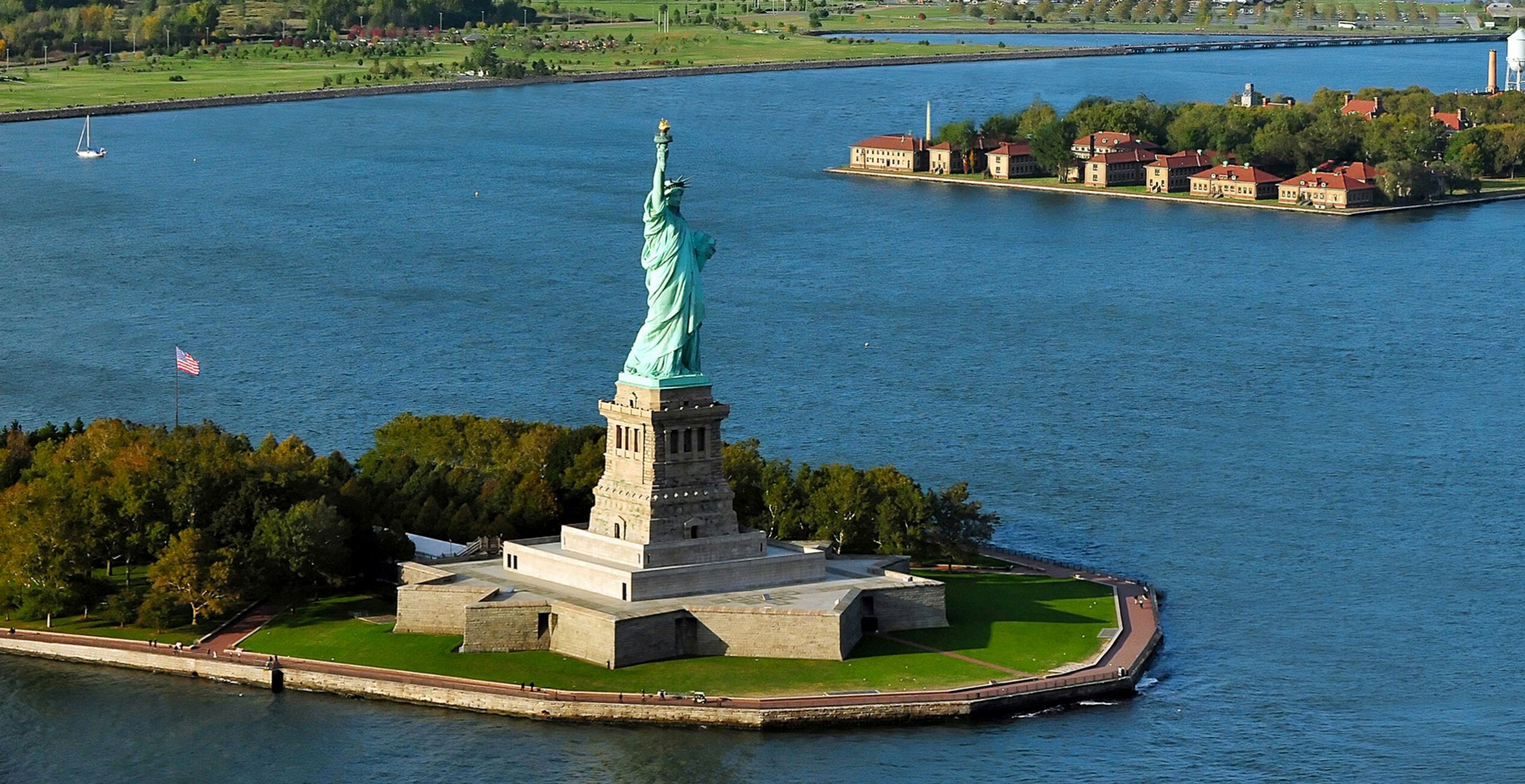 объект исторического значения — Статуя Свободы, США