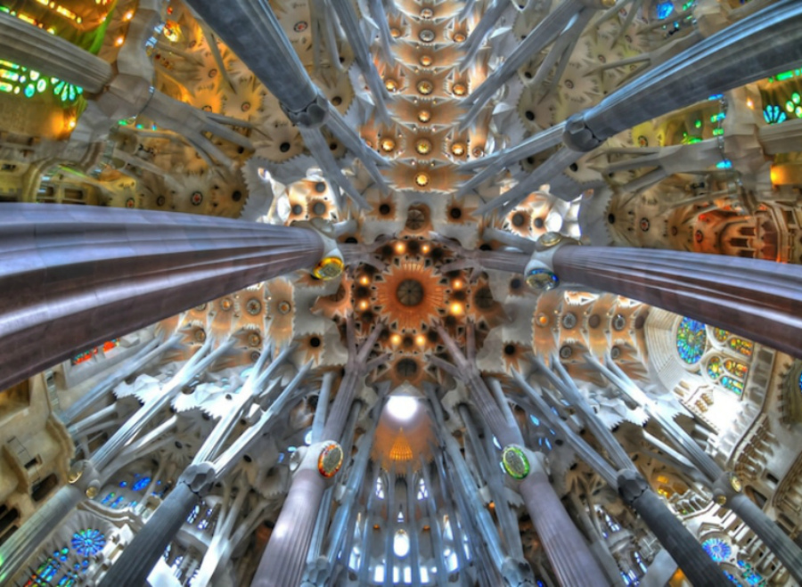 архитектура Гауди La Sagrada Familia