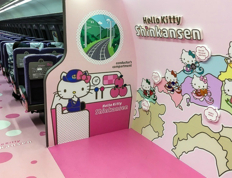 Hello Kitty поезд в Японии 