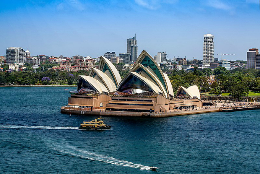 Сиднейский оперный театр в Австралии