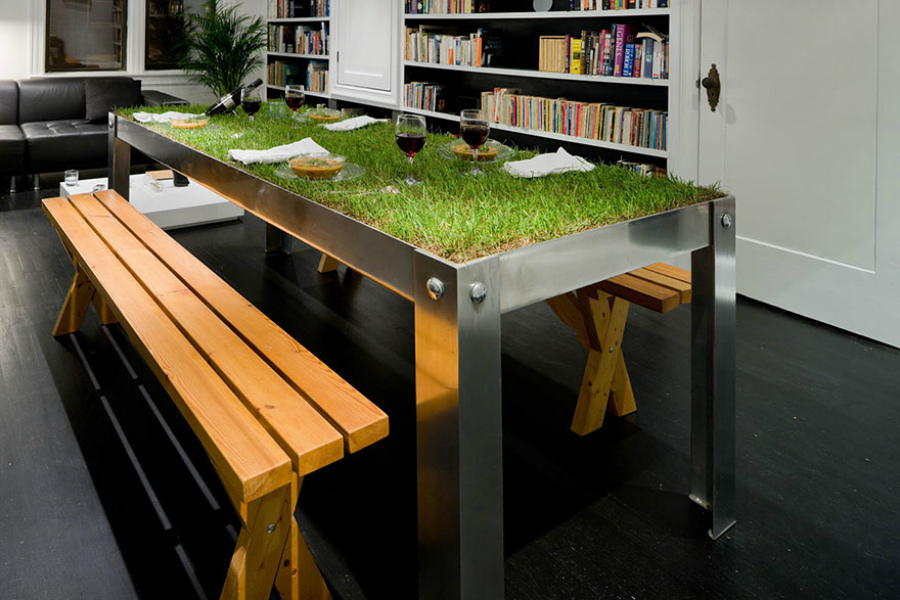 необычный стол с травой 